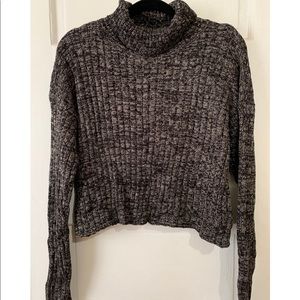 Turtle neck crop knit sweater